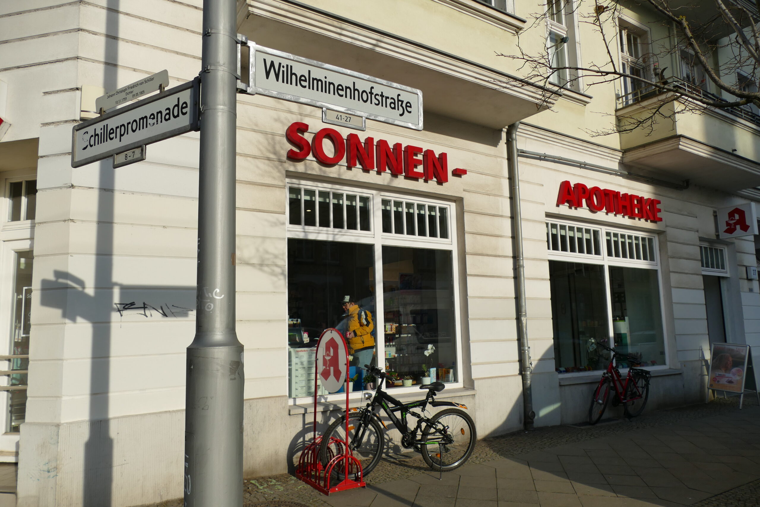 Sonnen-Apotheke außen